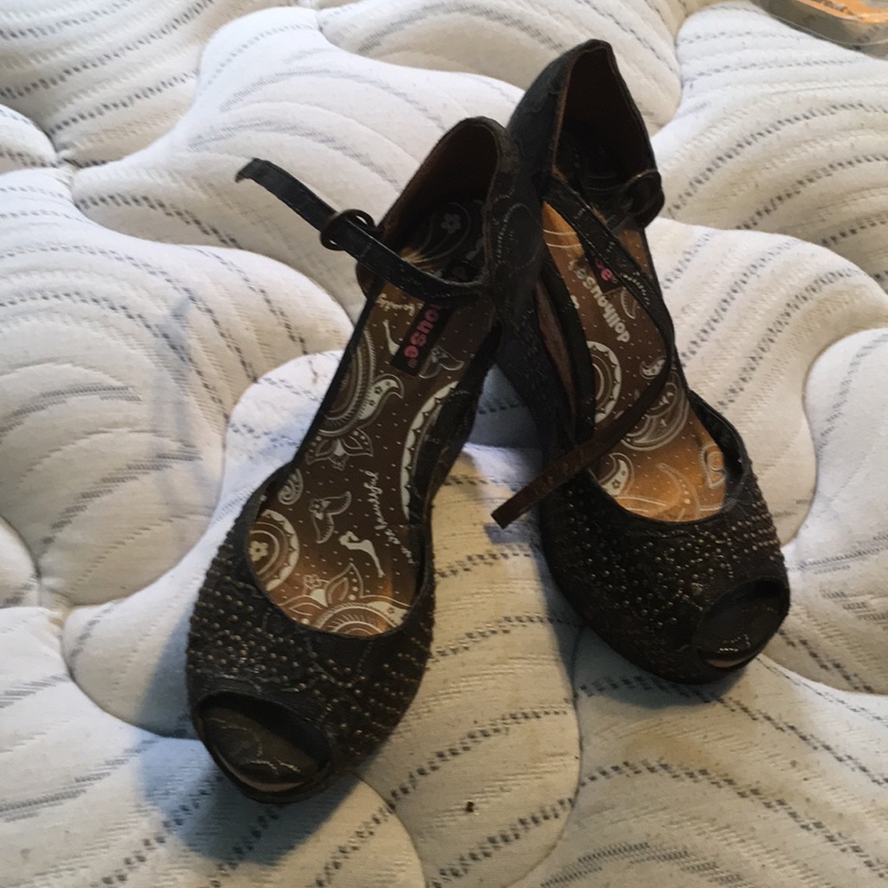 Dollhouse thick heel